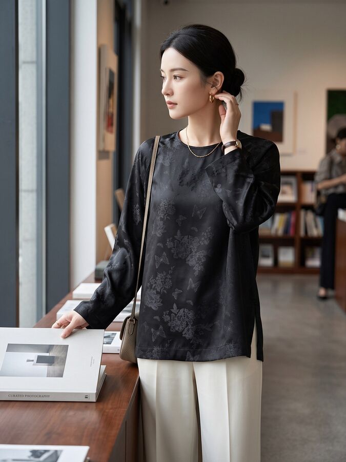 Atasan Sutra Jacquard Lengan Panjang view 3