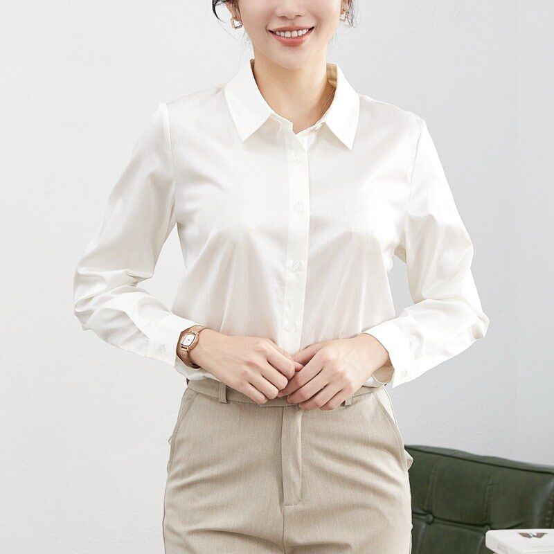 Camisa blanca de seda de manga larga view 2