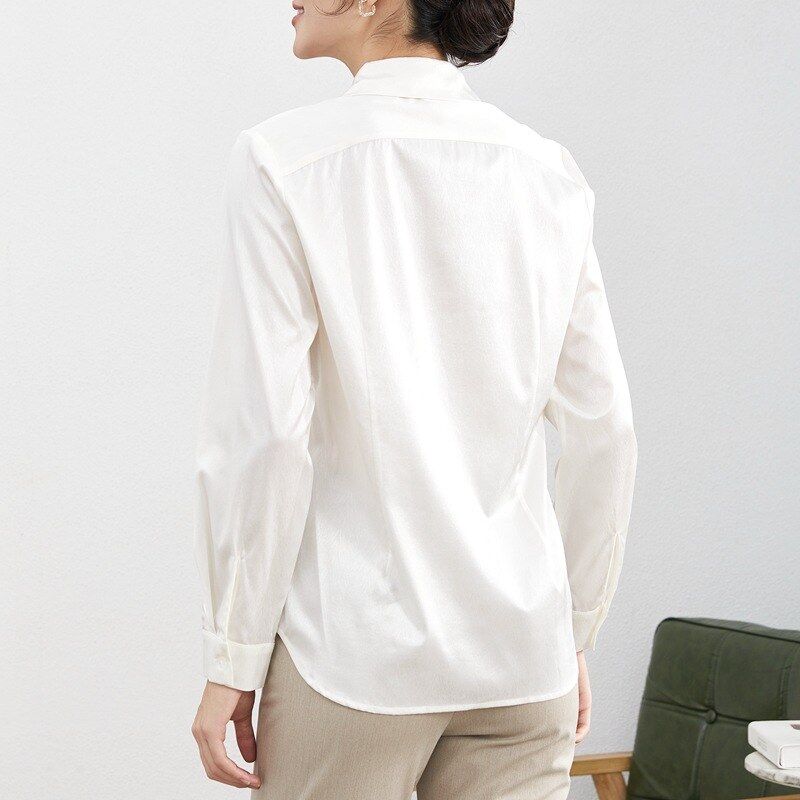 Camisa blanca de seda de manga larga view 3
