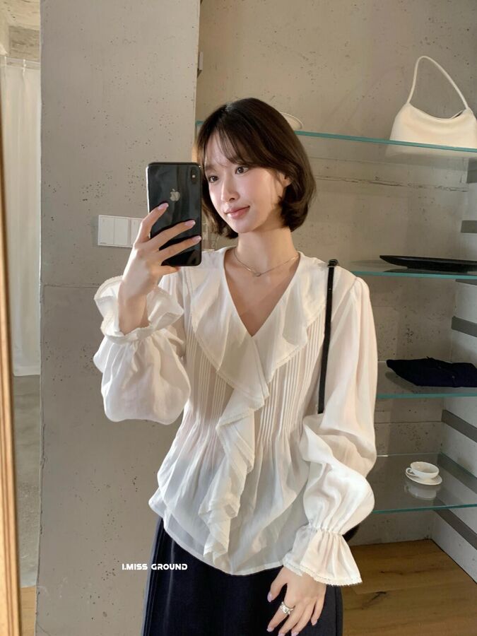 Korean ruffle bubble sleeve shirt in white