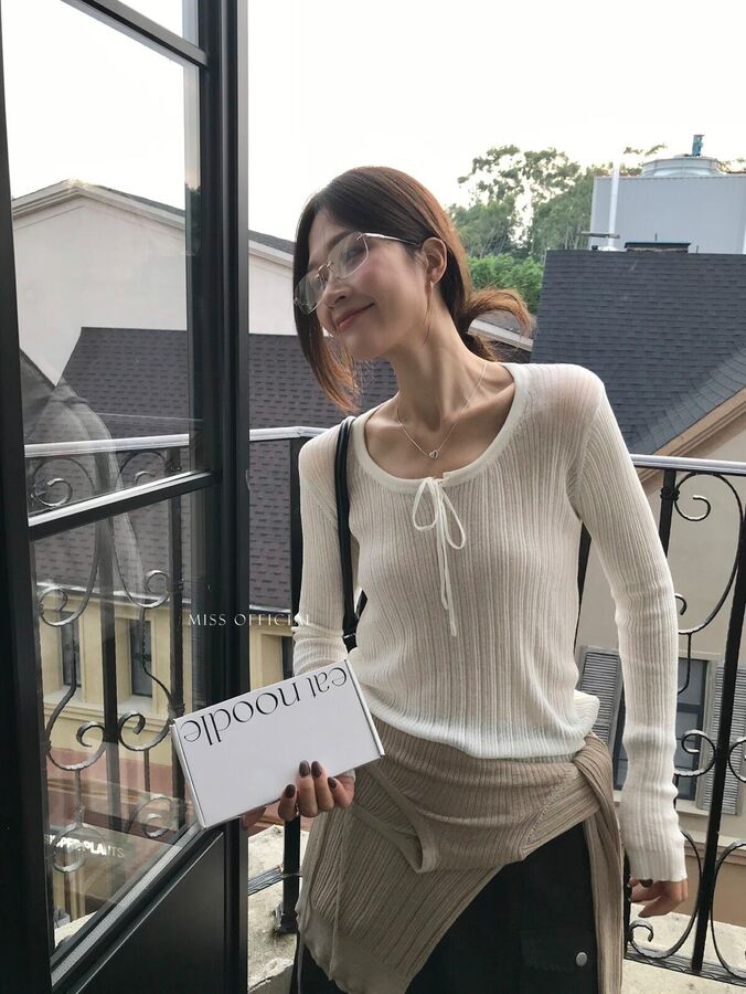 Tie Round Neck Long Sleeve Knit Top view 3