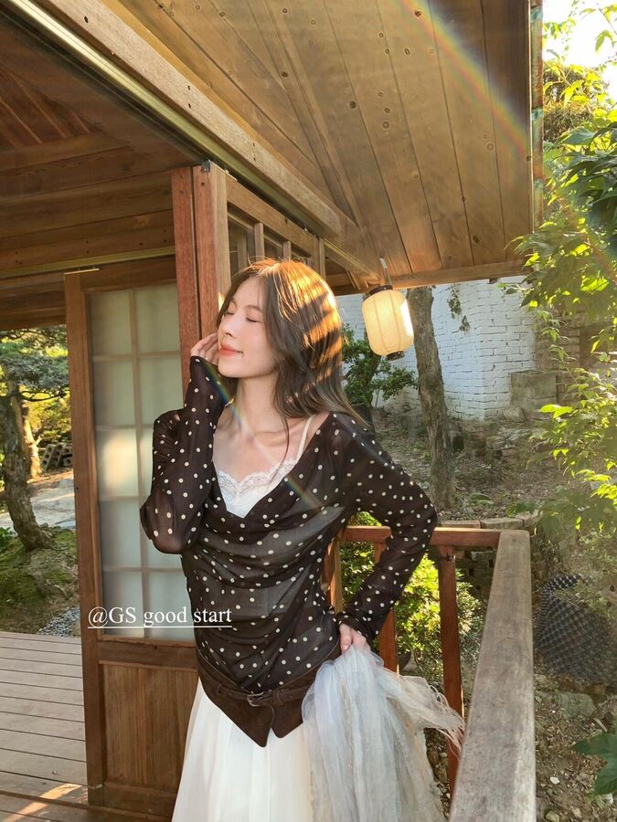 Blus Lengan Panjang Panel Renda Prancis view 2