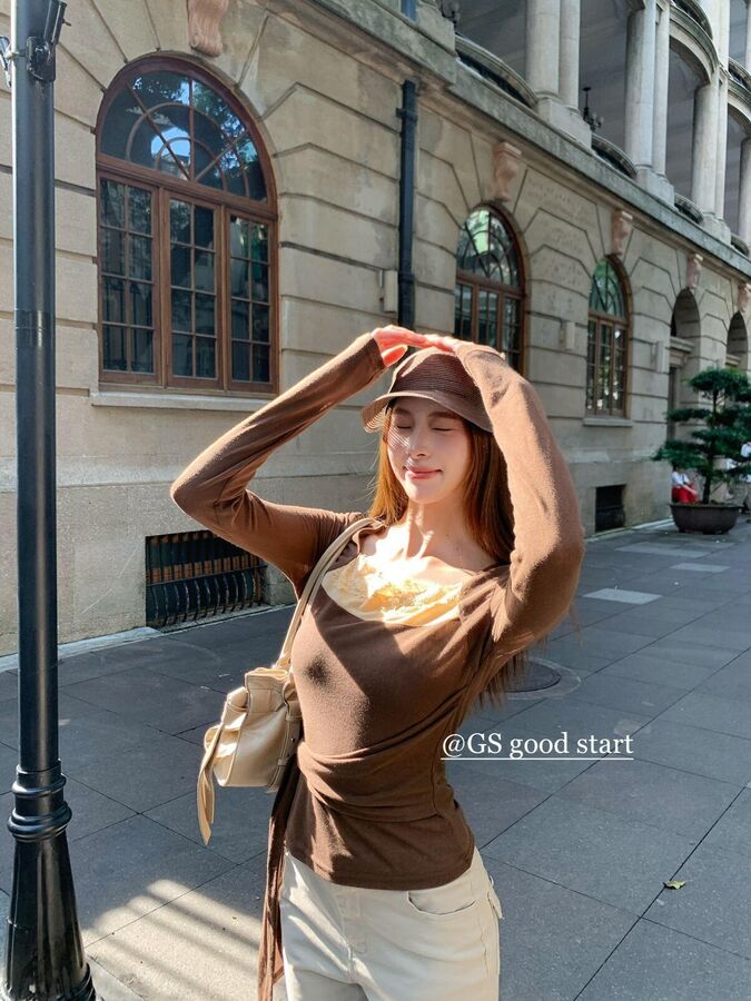 Bluse mit quadratischem Ausschnitt und französischer Spitzenpasse view 4
