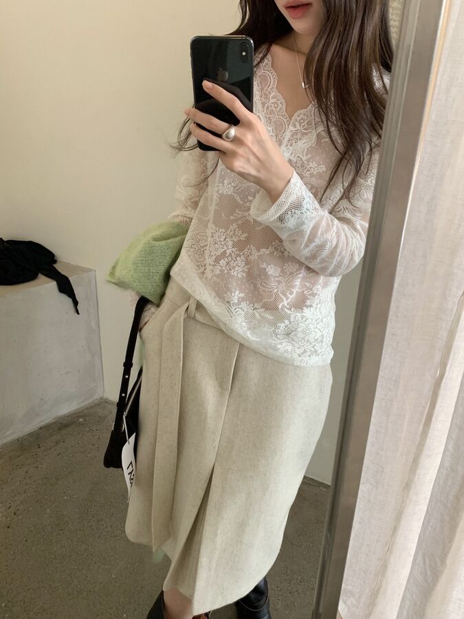 Koreanisches Spitzen-V-Ausschnitt-Layering-Top view 2