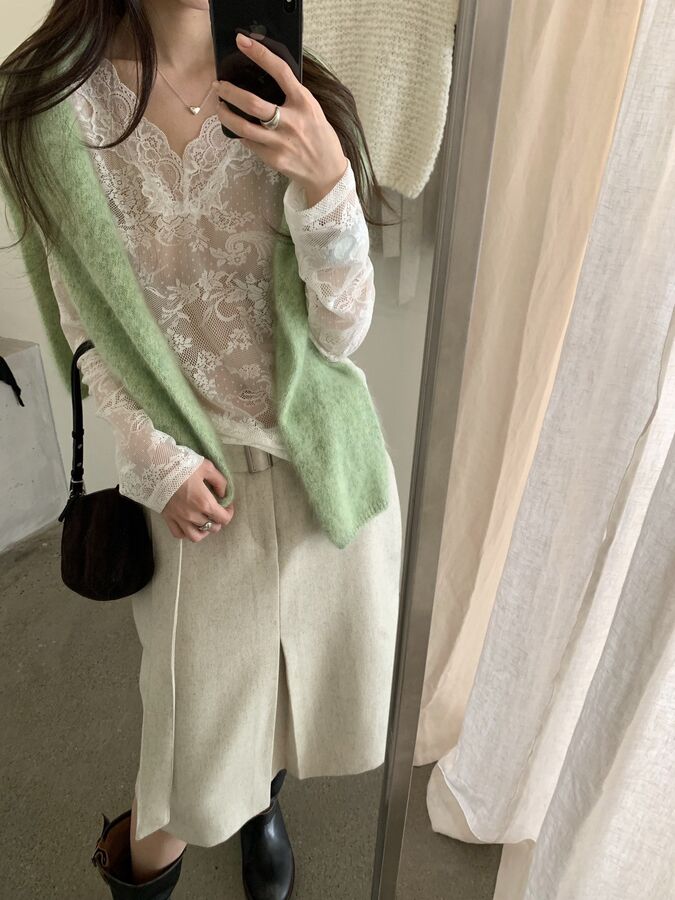 Koreanisches Spitzen-V-Ausschnitt-Layering-Top view 4
