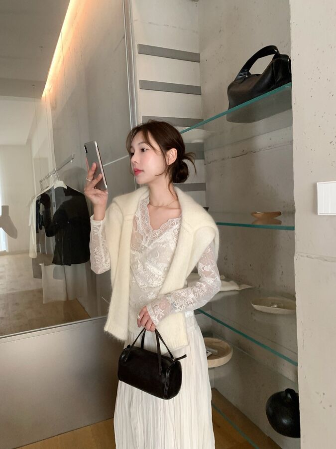 Koreanisches Spitzen-V-Ausschnitt-Layering-Top view 5