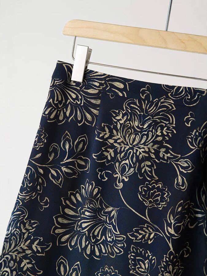 Rok Sutra Bunga A-Line Pinggang Tinggi view 3