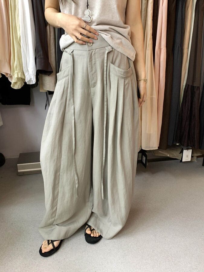 Minimalist Pleated Curved Casual Pants view 4