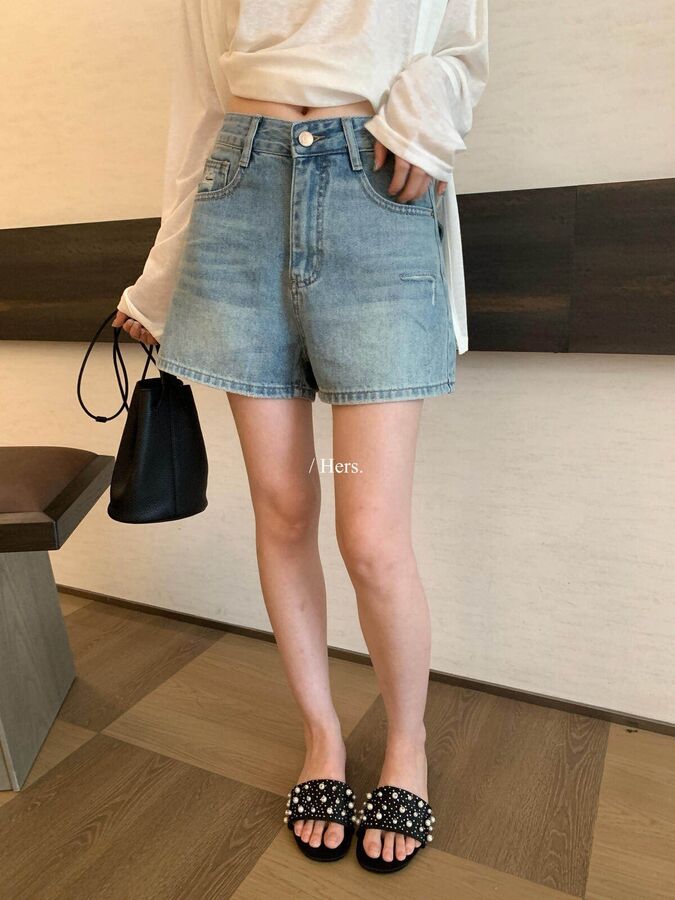Vintage washed high waist denim shorts