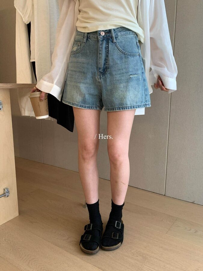 Vintage-gewaschene High-Waist-Jeansshorts view 2