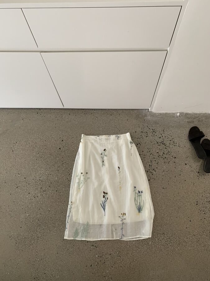 Falda Recta con Bordado Floral view 5