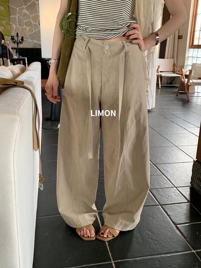 Freizeithose mit weitem Bein und Gürtel view 2