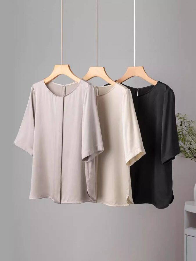 Atasan Sutra Lengan Sedang Warna Solid view 5
