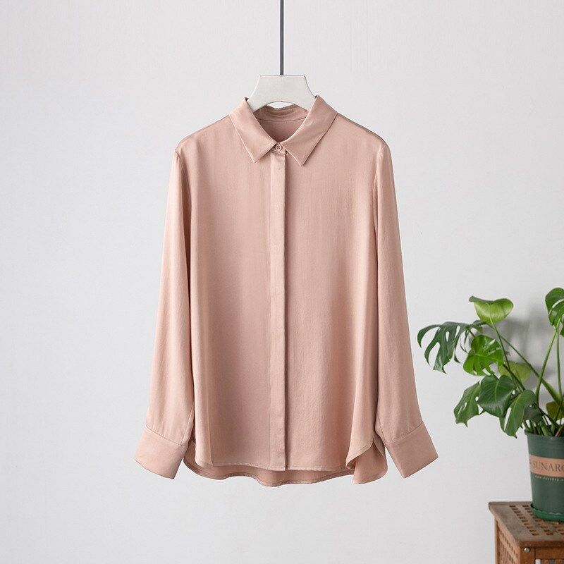 Chemise ample en satin de soie à manches longues view 8