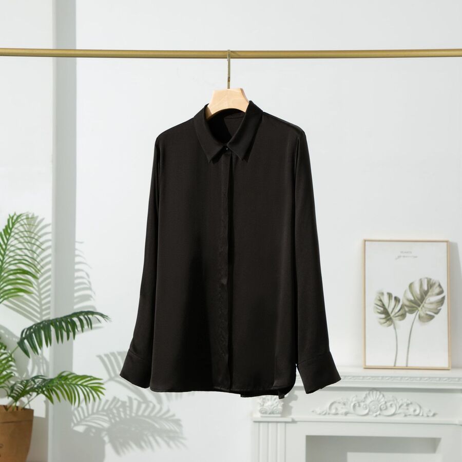 Chemise ample en satin de soie à manches longues view 9