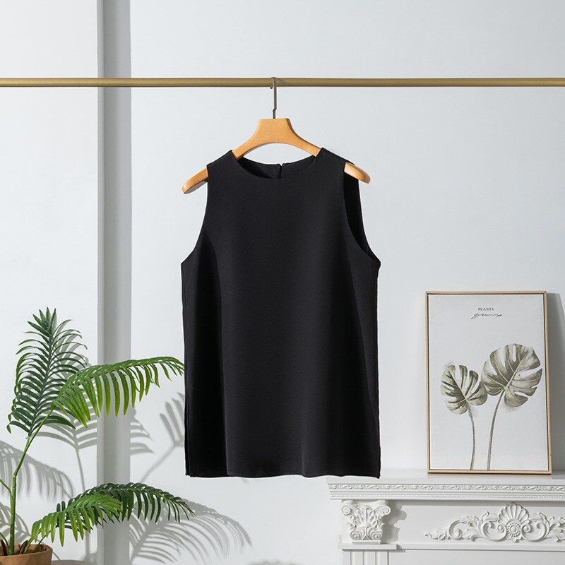 Top sin mangas de seda negro con cuello redondo view 8