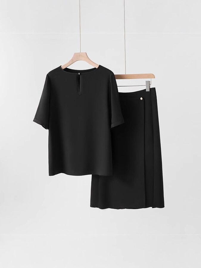 Heavyweight Silk Short Sleeve T-Shirt in Black