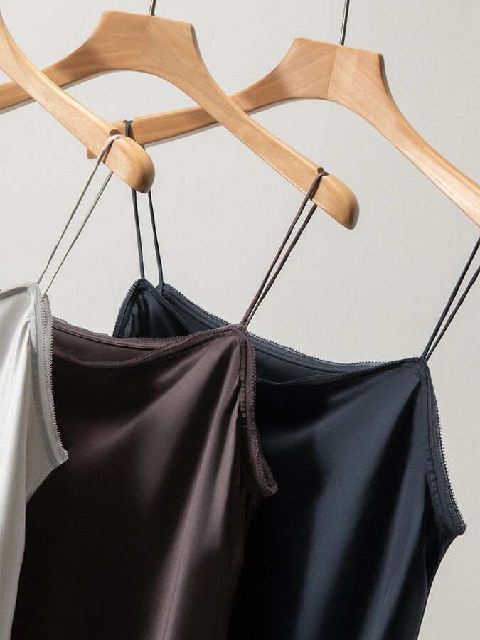 Französisches Seidensatin-Camisole mit Wasserfallausschnitt view 2