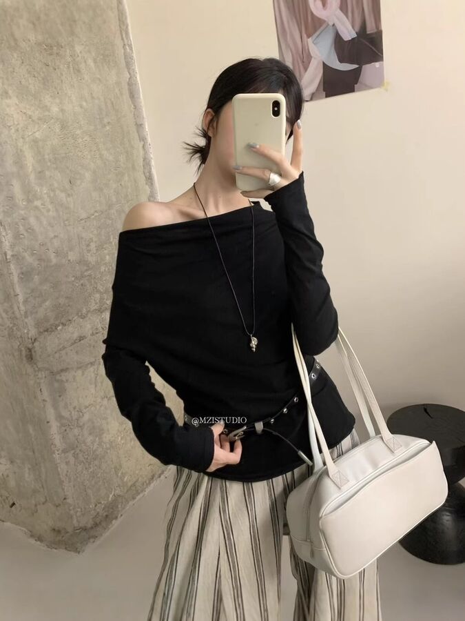 Kaos Lengan Panjang Off Shoulder view 2