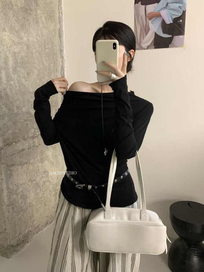Kaos Lengan Panjang Off Shoulder view 4