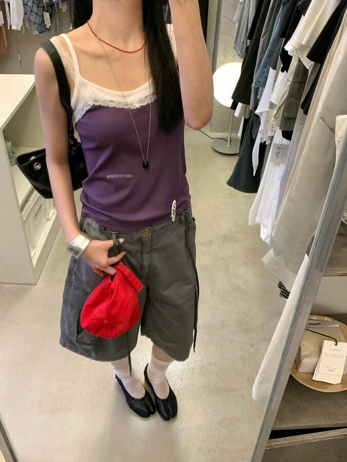 Top Camisola Sem Mangas com Renda view 2
