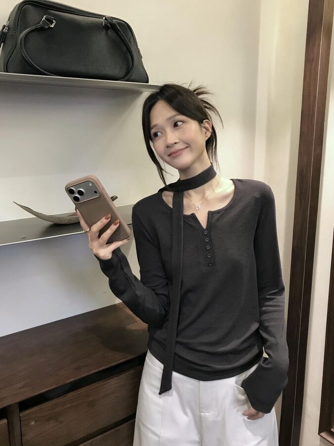Kaos Lengan Panjang dengan Kancing Korea view 3