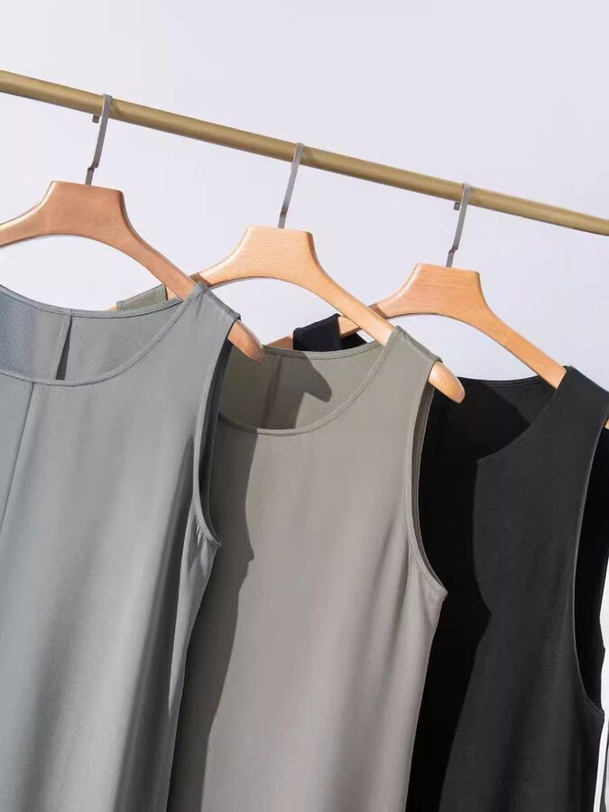Seidenes ärmelloses Midikleid view 5