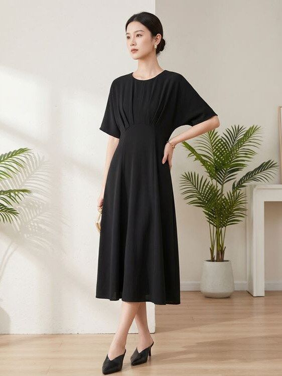 Gaun Sutra Lengan Pendek A-Line view 2