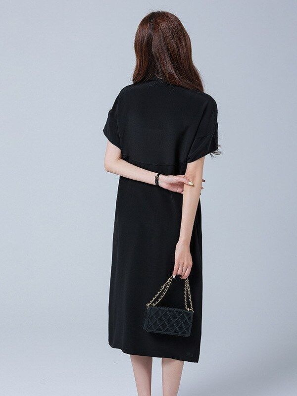 Gaun Midi Sutra Hitam V-Neck Lengan Pendek view 2