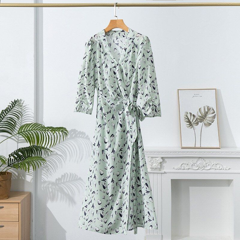 Seidenes Midikleid mit Blumenmuster, V-Ausschnitt und 3/4-Ärmeln view 6