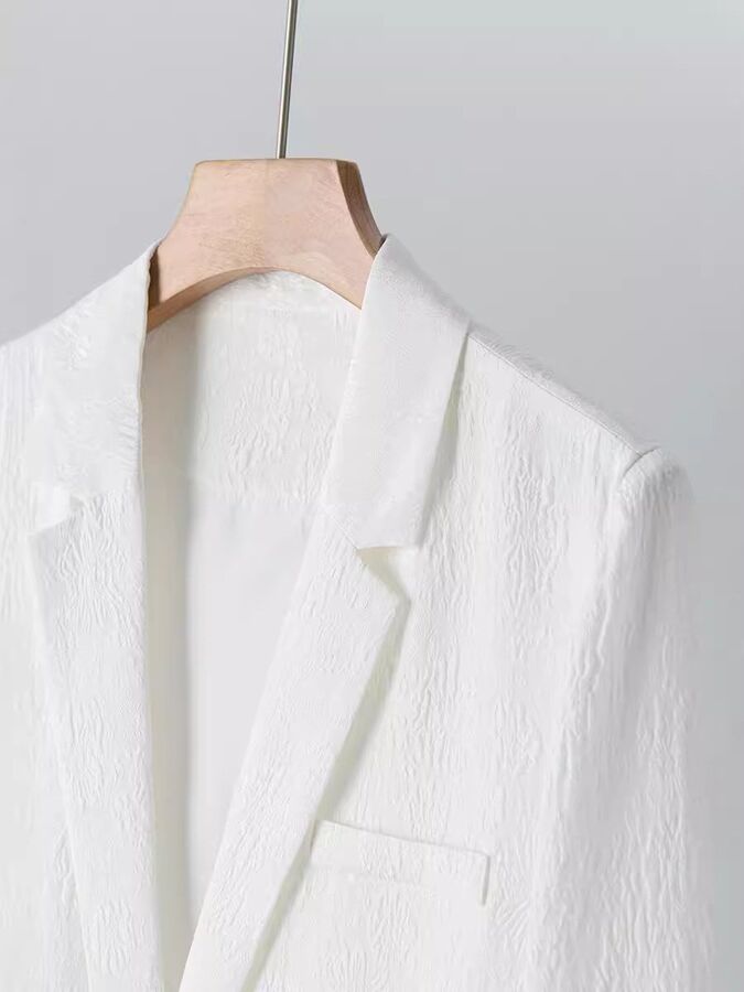 Blazer Sutra Jacquard Lengan Tiga Perempat view 2