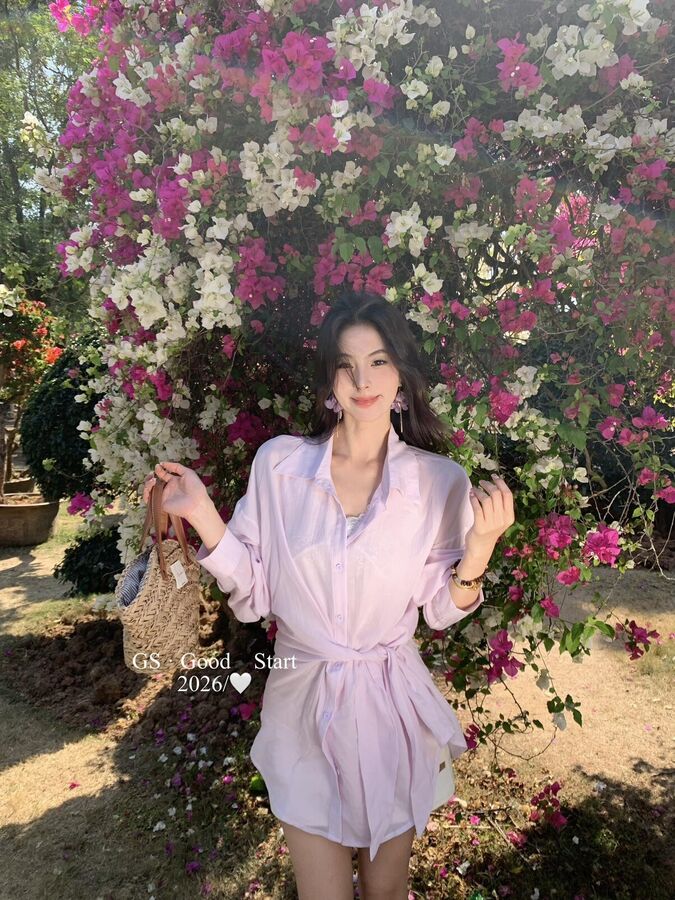 Conjunto Coreano de Camisa y Top Halter de Encaje view 2
