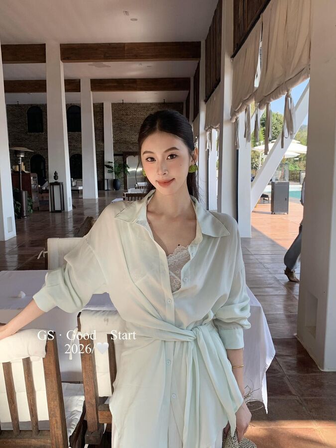 Conjunto Coreano de Camisa y Top Halter de Encaje view 3