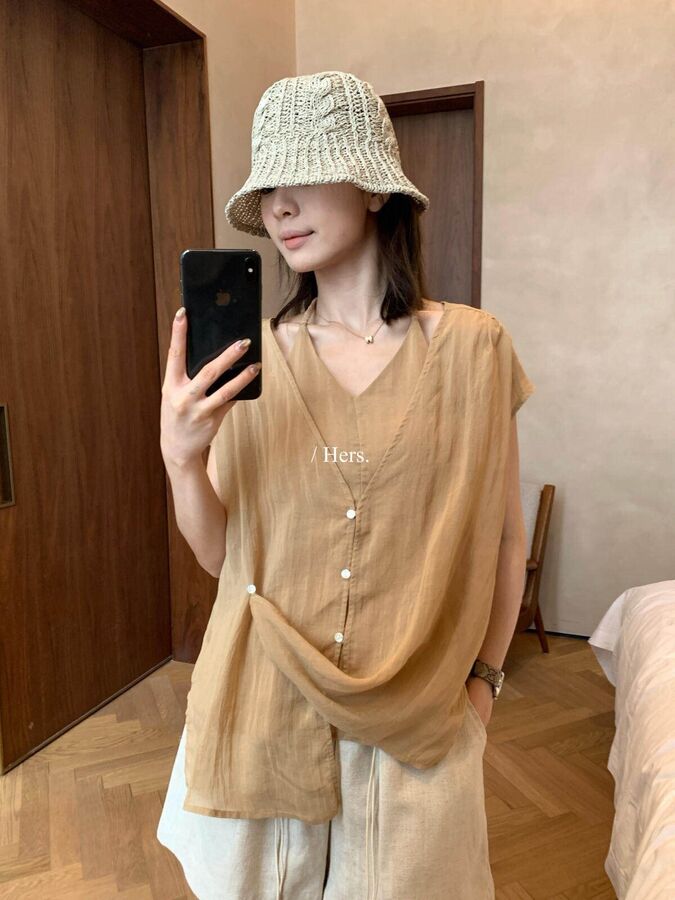 Halter tank and v neck shirt set