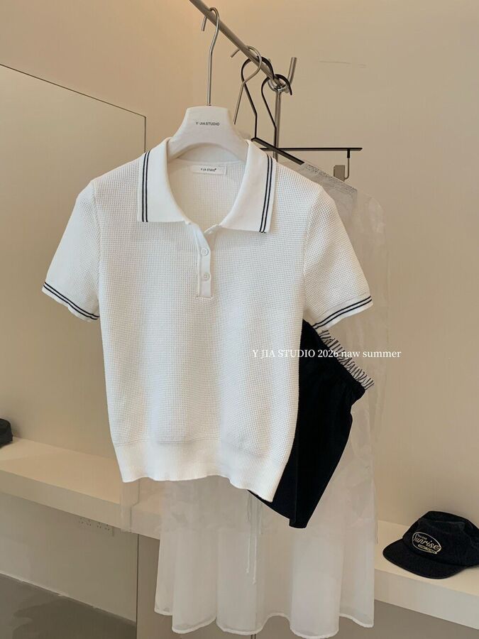 Ensemble t-shirt polo à manches courtes et jupe view 3