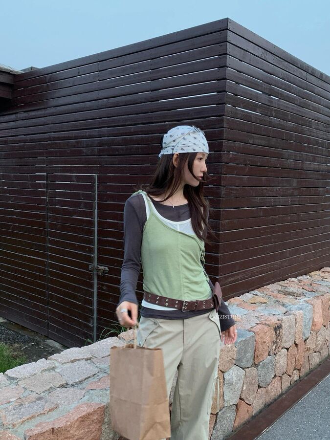Set Cami Vest dan Kaos Lengan Panjang view 2