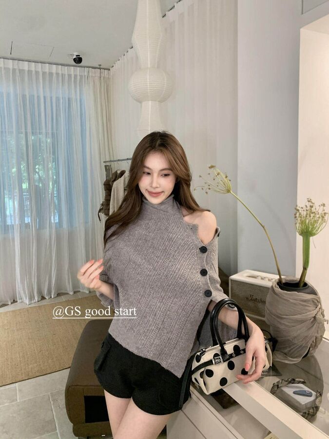 Chic Cape and Backless Knit Vest Set view 5