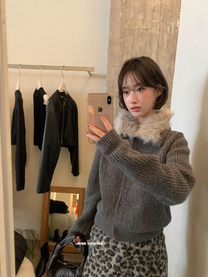 Korean Minimalist Faux Fur Collar Sweater view 2