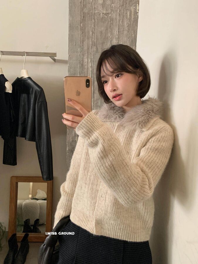 Korean Minimalist Faux Fur Collar Sweater view 3