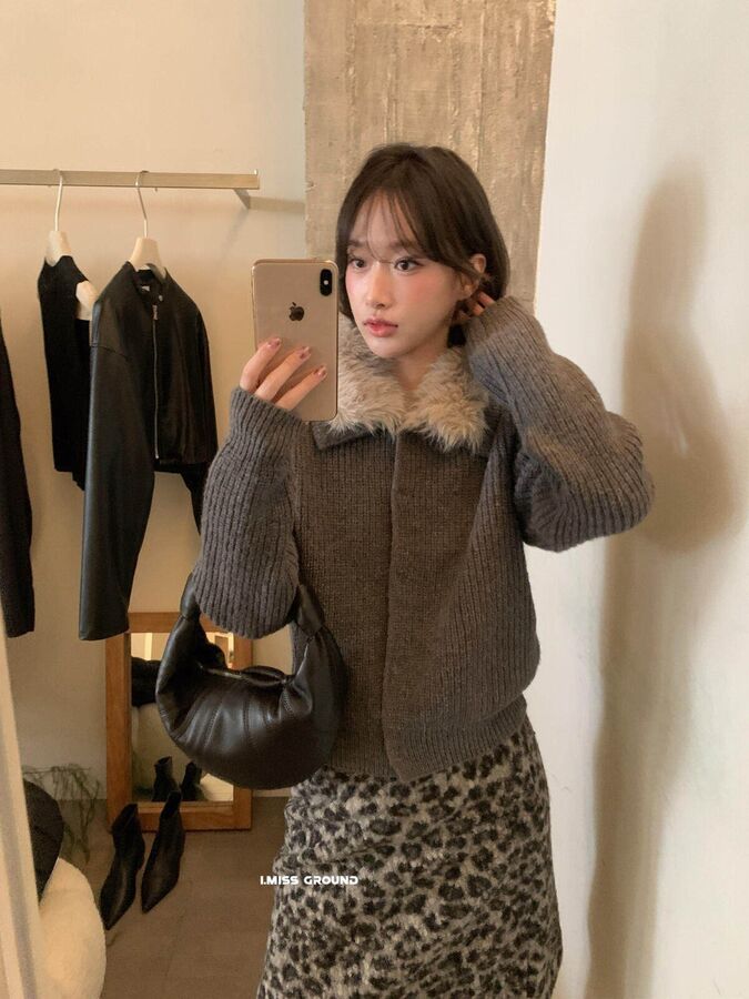Korean Minimalist Faux Fur Collar Sweater view 5
