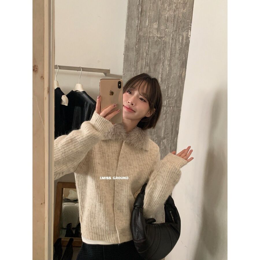 Korean Minimalist Faux Fur Collar Sweater view 8