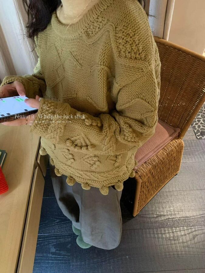سويتر كوري Lazy مع كرات صوف view 4