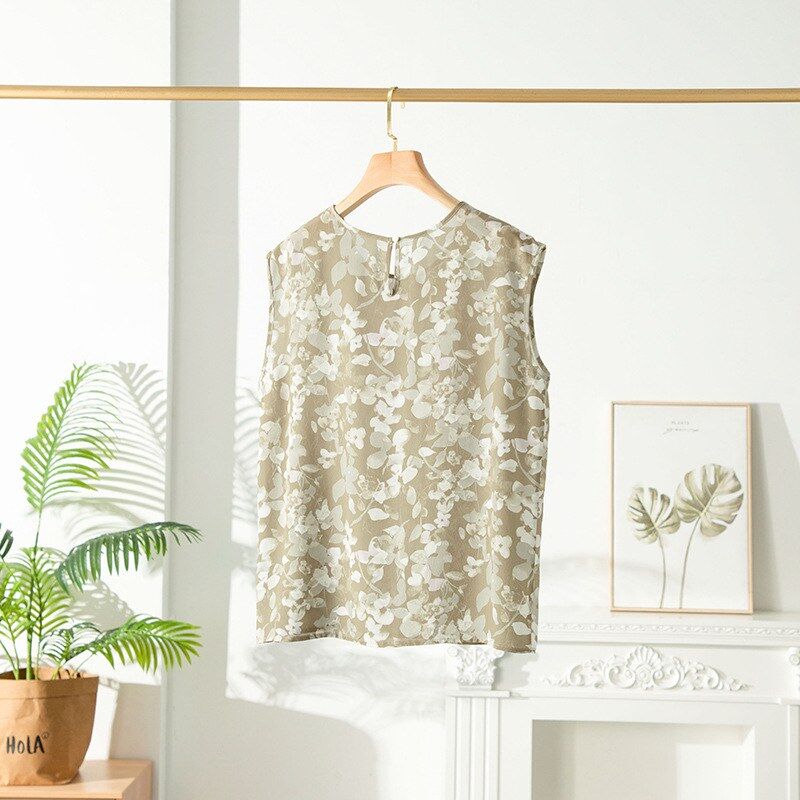 Top cami en soie floral sans manches view 3