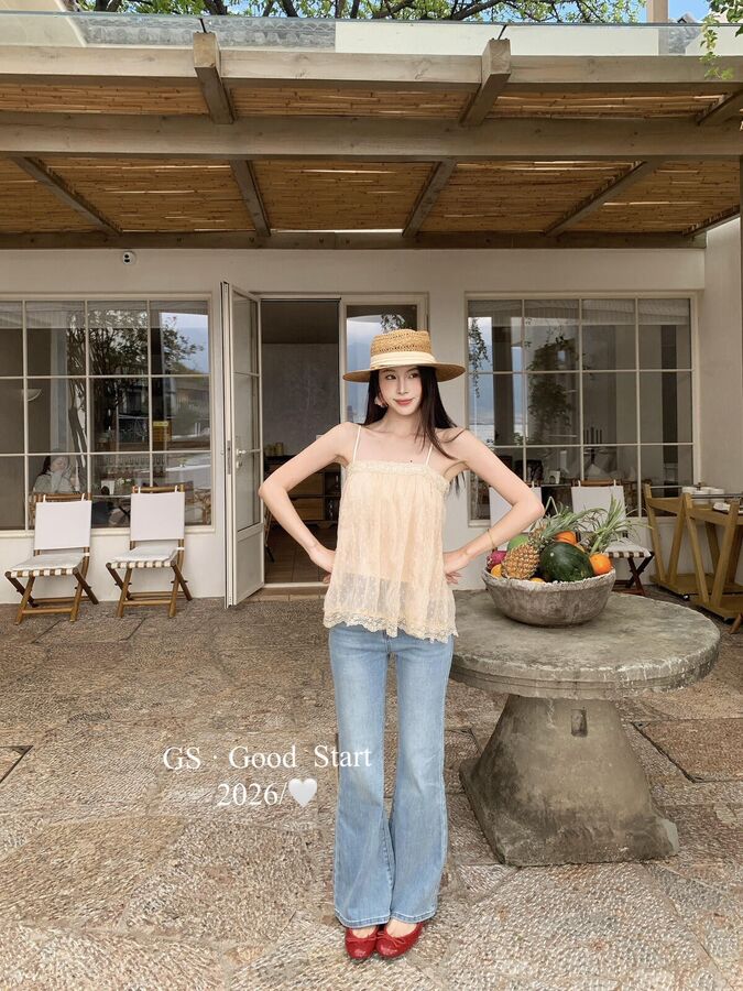 Top camisole en dentelle française à pois view 4