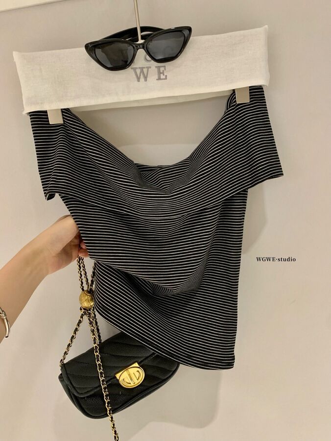 Kaos Lengan Pendek Off Shoulder Bergaris Vintage view 3