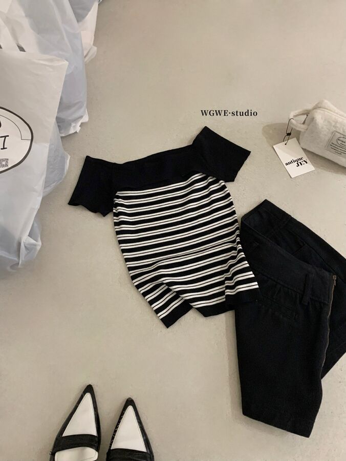 Kaos Rajut Lengan Pendek Off Shoulder Bergaris view 5