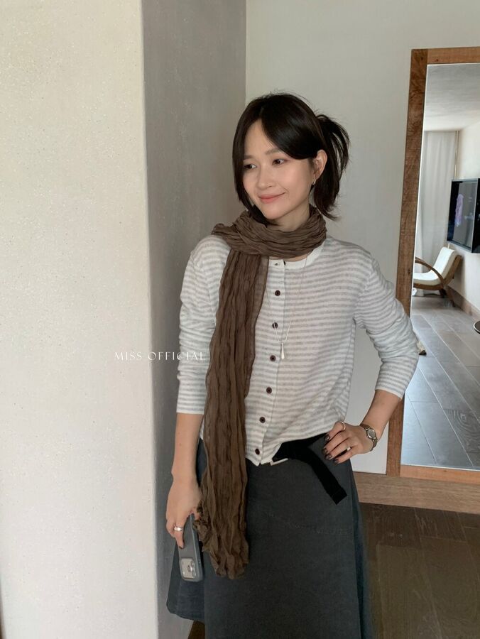 Gestrickter Cardigan mit Knopfleiste und Streifen view 2
