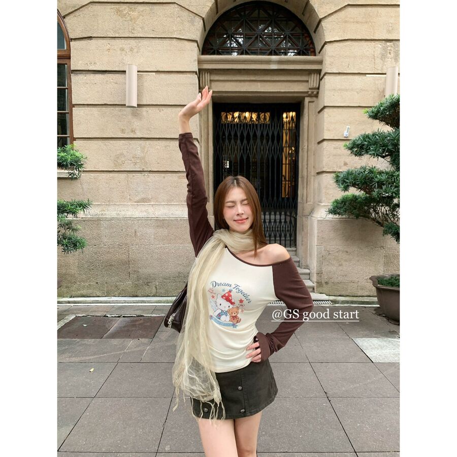 Kaos Lengan Panjang One-Shoulder dengan Cetakan Kartun view 6