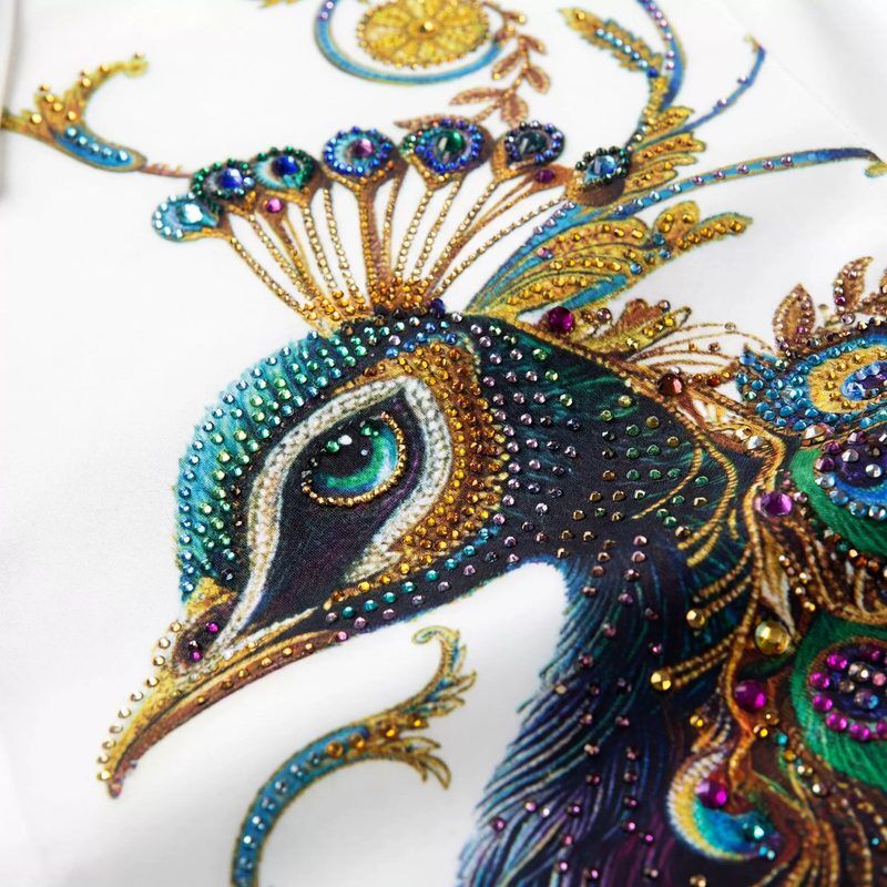 Camisa Premium de Estampado Digital de Pluma de Pavo Real con Cristales view 3