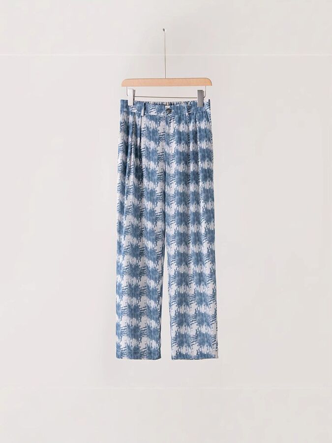 Conjunto de Camisa y Pantalones de Seda Floral view 4